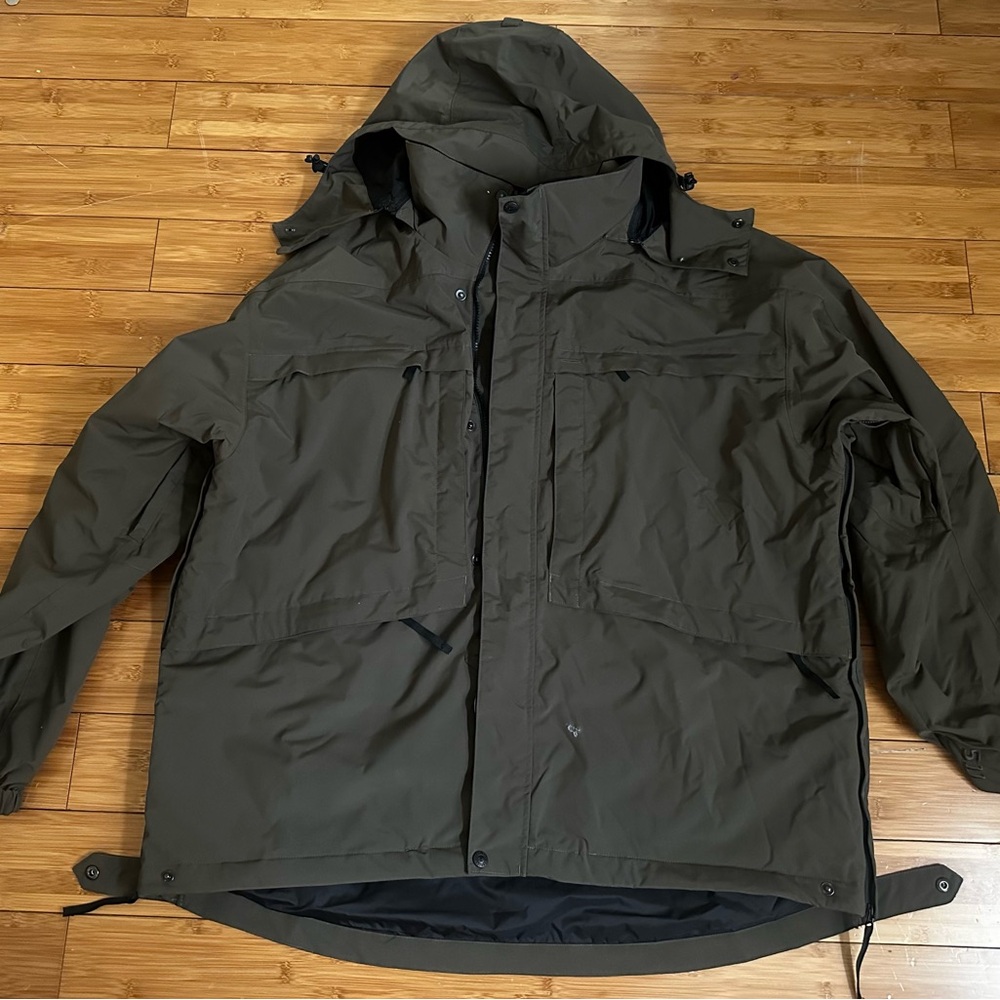 Brad new 5.11 Tactical Dark Green Raincoat XL open box never used $350